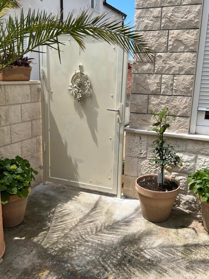 Jakov & Antonia Heritage Estate Hvar Town Exterior photo